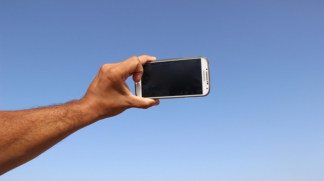 Nabíječka se už neprodává zároveň s mobilním telefonem.